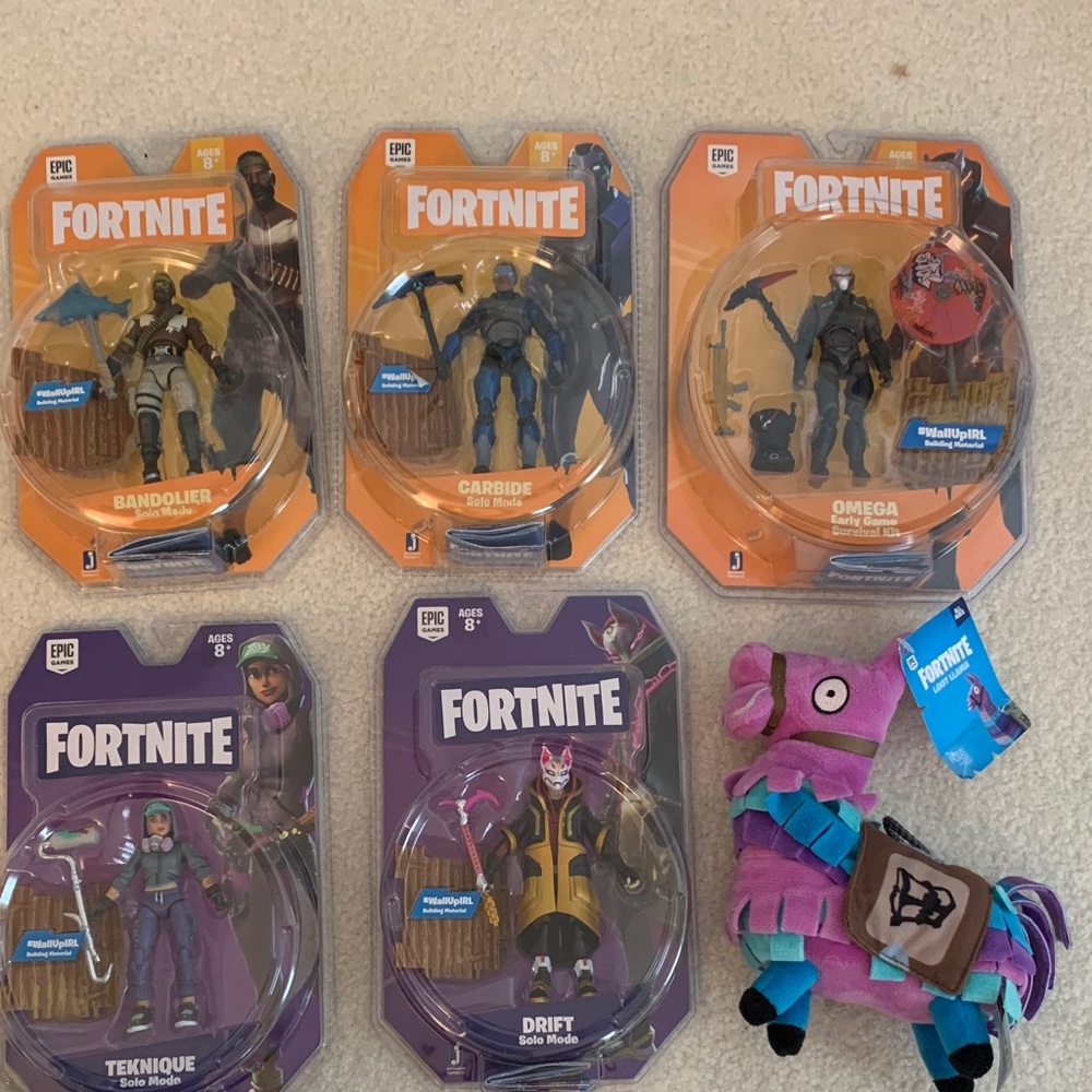 Fortnite Action Figure lot of 5 with Loot Llama Plush toy